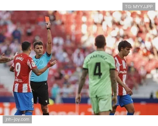 故意触球与球的意外折射，这些犯规判罚怎么区分？