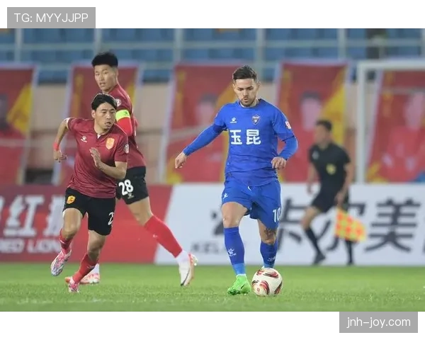 比赛官员如何分工？主裁、边裁和VAR各管什么？