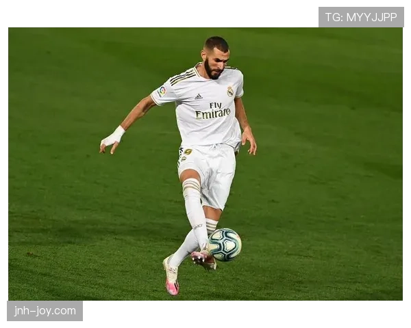 本泽马生涯综合表现是否配得上顶级第一中锋定位