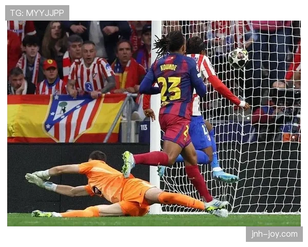 巴萨进攻看似流畅，实则越踢越扁平，纵深和变化全丢了